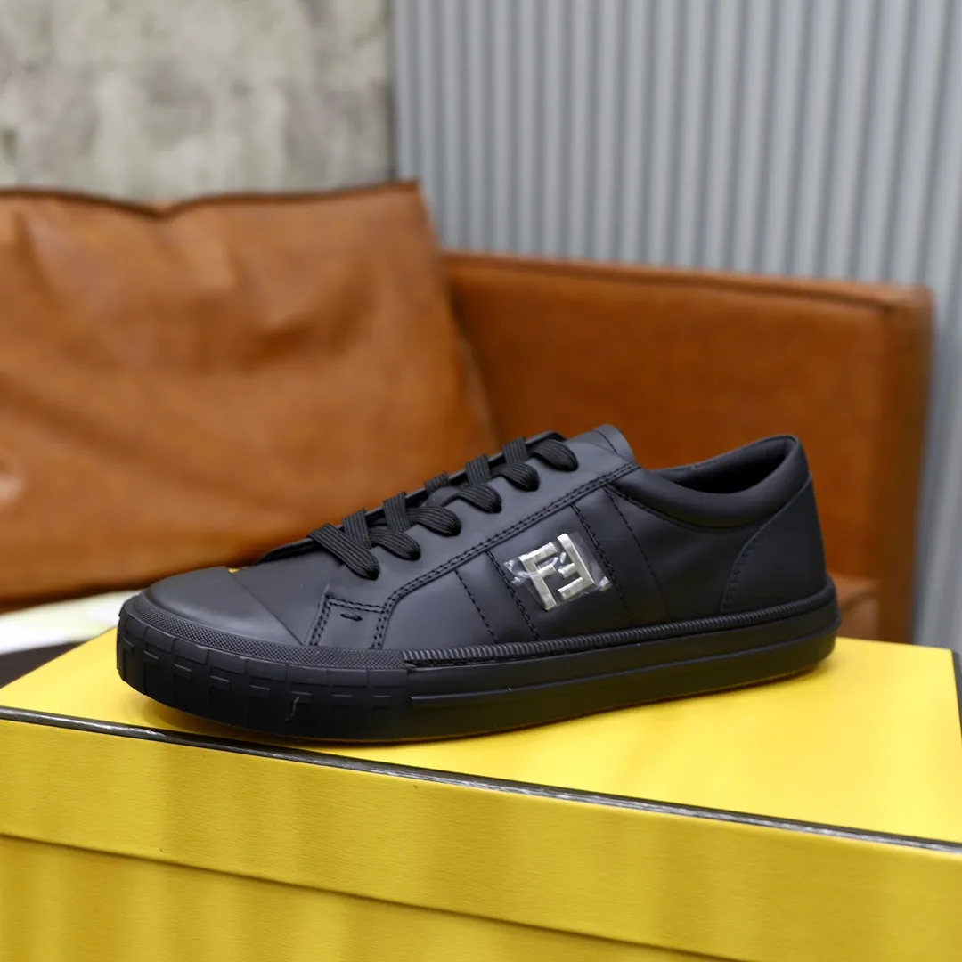 Factory price: 580💰Original order (couple model) Brand: FENDI Fendi🙅‍♂️🙅‍♂️🙅‍♂️ Size: Female 35–40, Male 39-44 (45 can be customized) Grade: Official website genuine Material: Imported original cowhide upper Original comfortable lining TPU wear-resistant lightweight outsole Style category: Loafers New trendy shoes color: actual picture color
